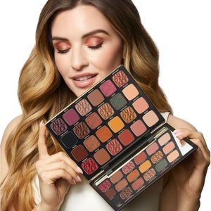 NEW💕💕TARTE MAN-EATER EYE SHADOW PALLET